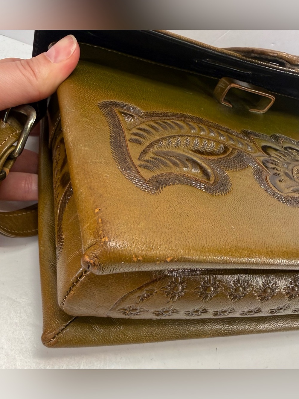 Vintage Flores Hand-Tooled Brown/green Leather accordion style shoulder Bag - Picture 15 of 16